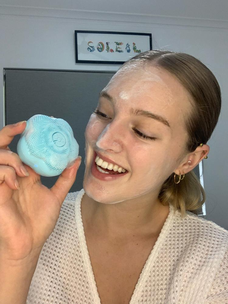 Facial Cleaning Flower Shaped Brush